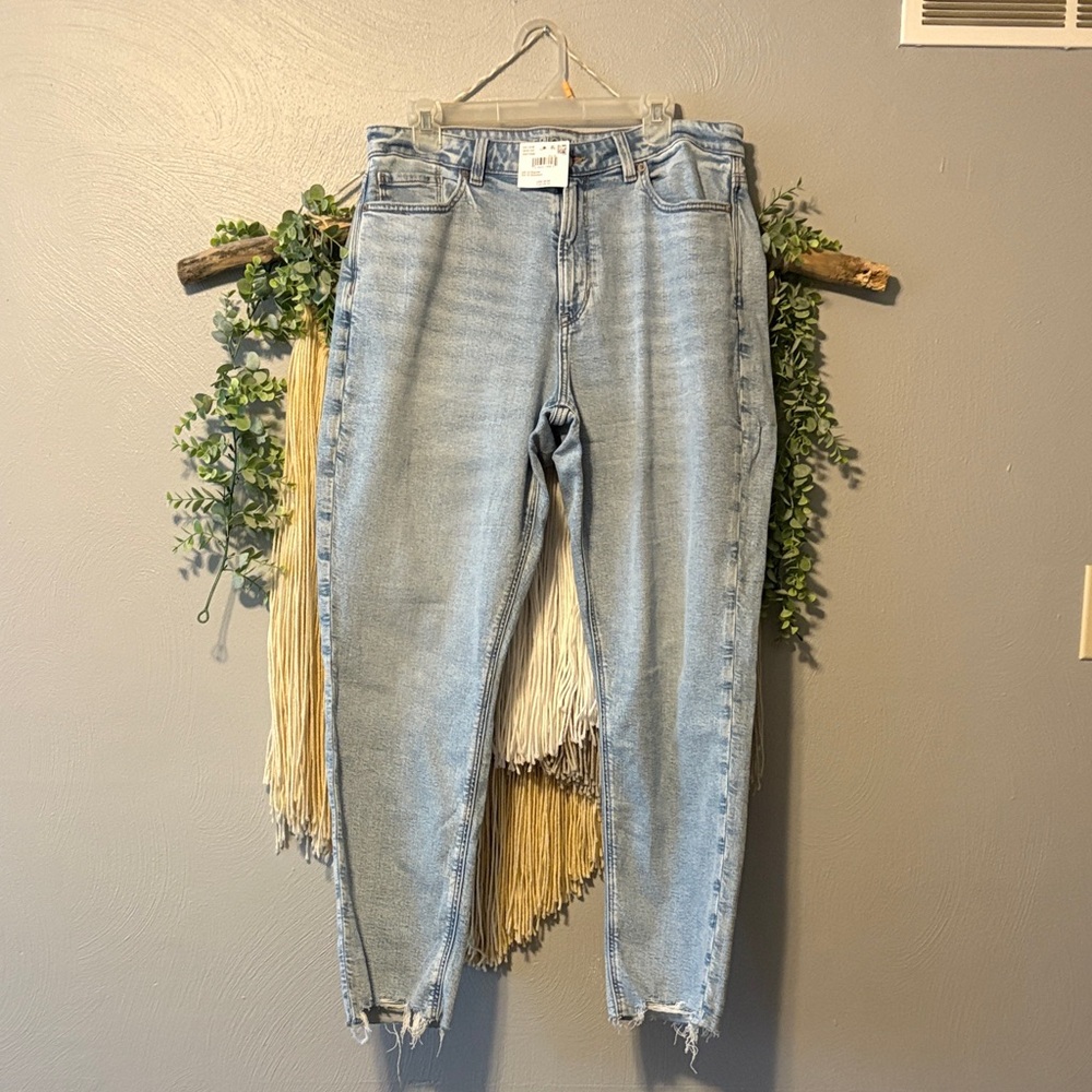 American Eagle Light Blue Stretch Mom Jeans sz 10